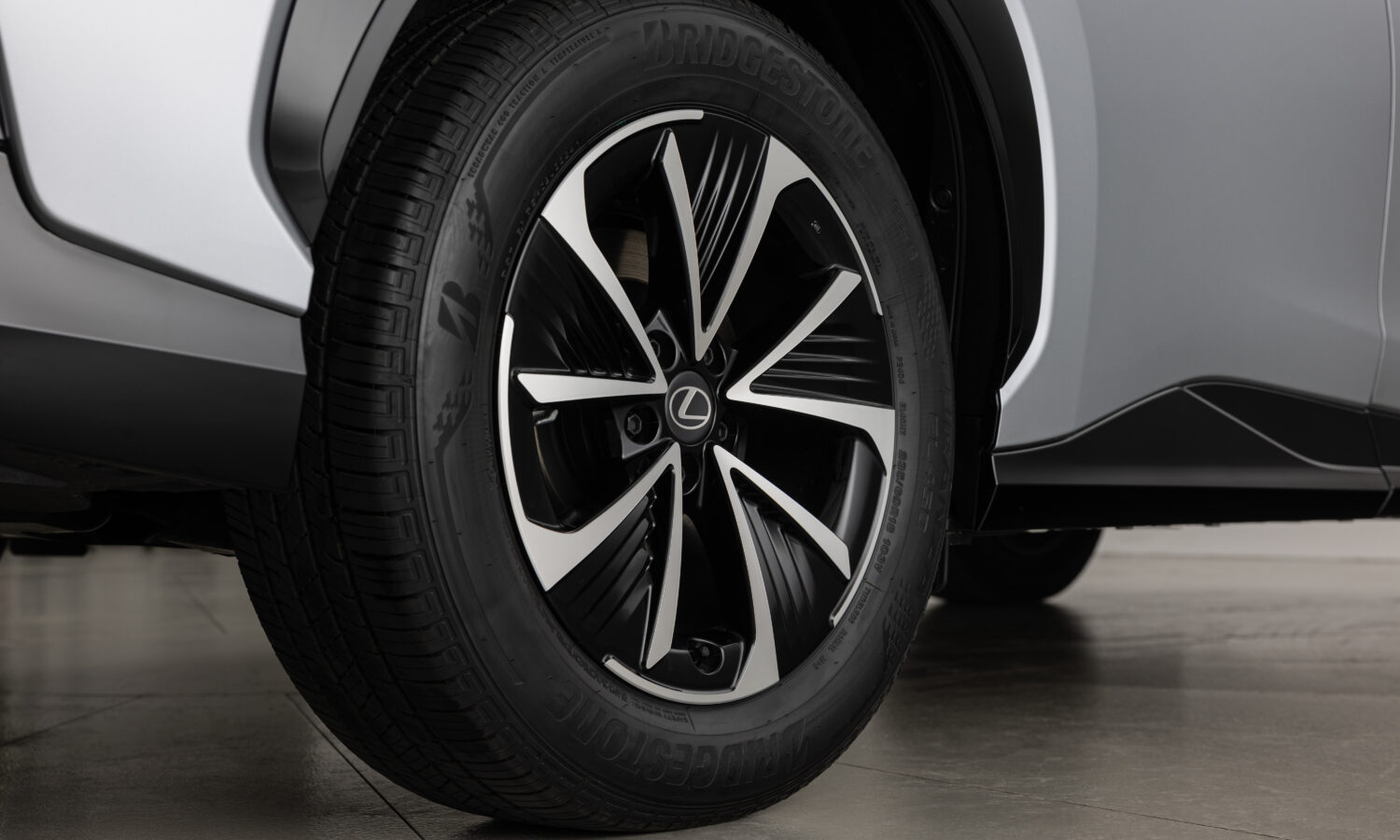 2026_Lexus_RZ_350e_01