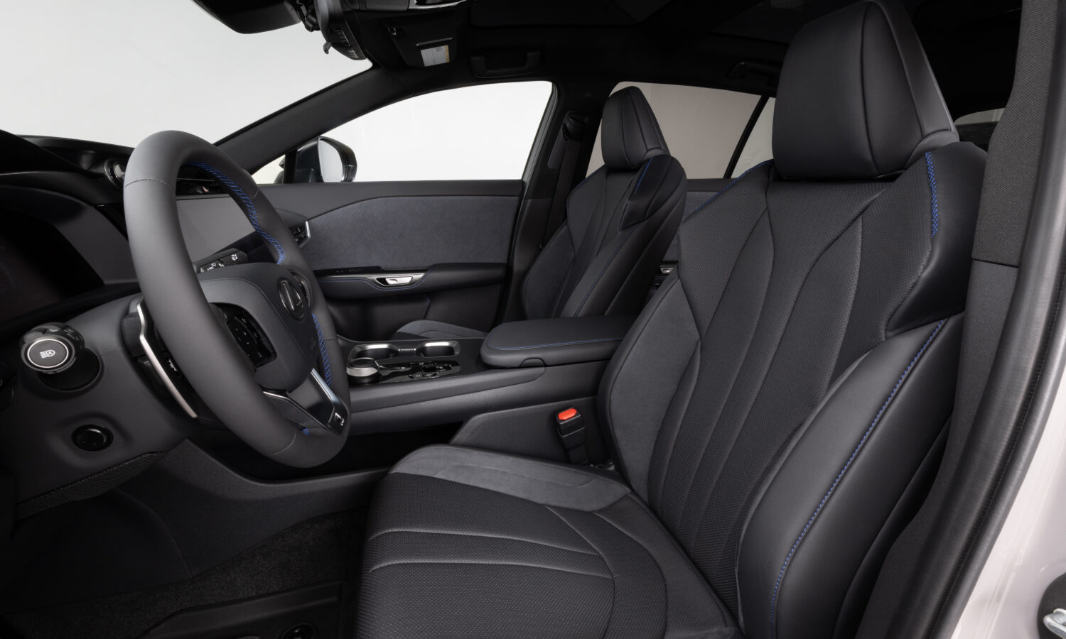2026_Lexus_RZ_550e_012