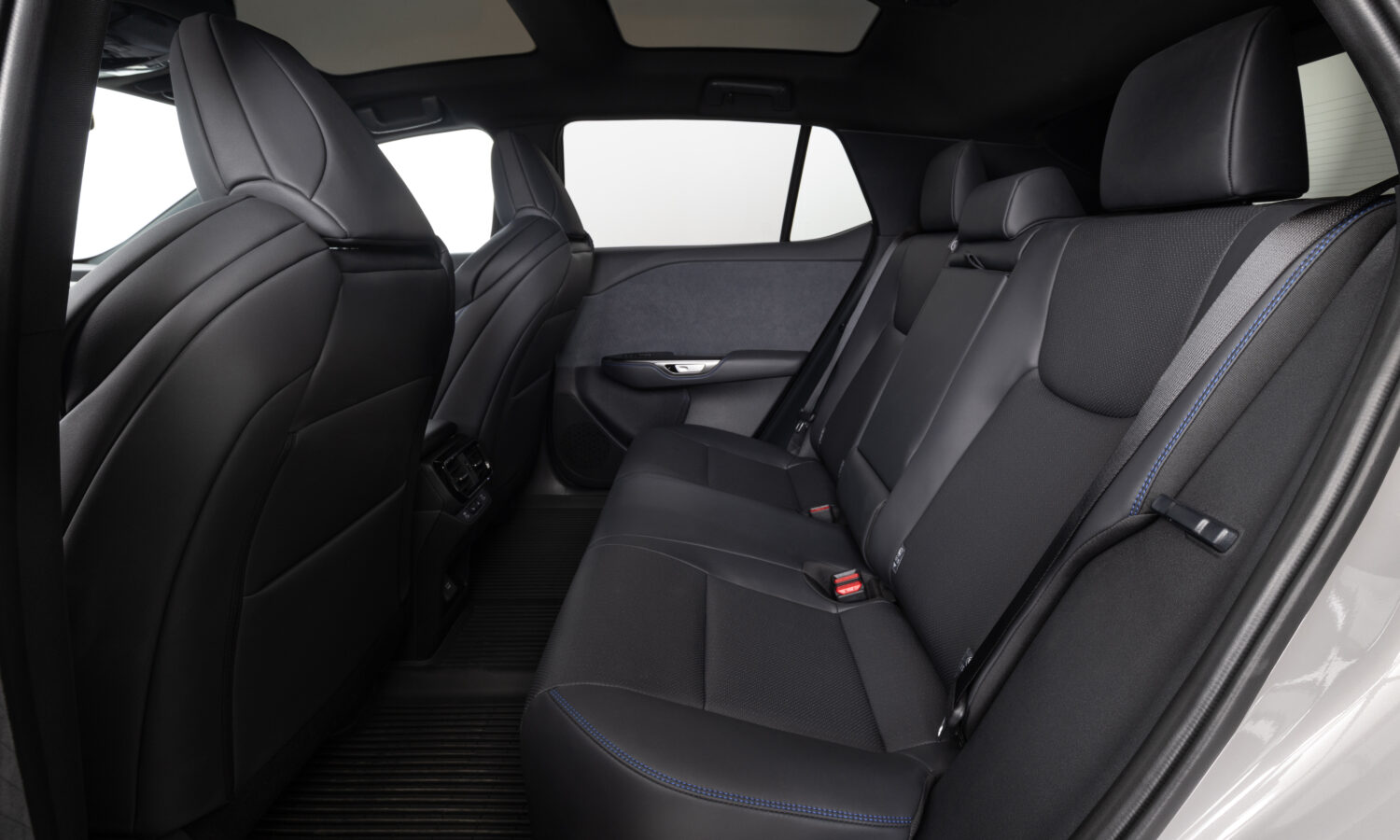 2026_Lexus_RZ_550e_013