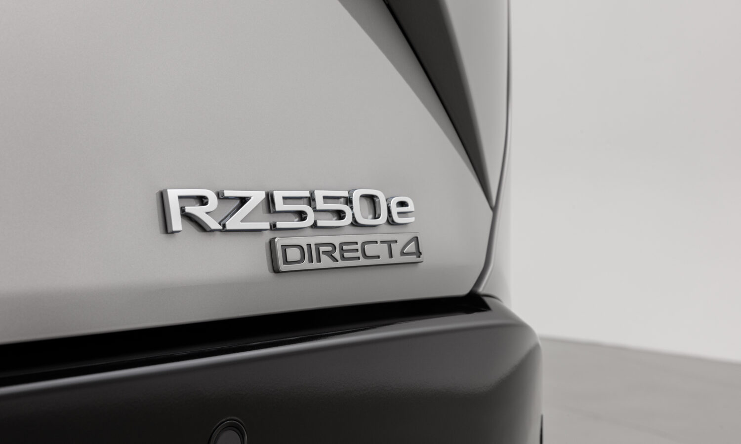 2026_Lexus_RZ_550e_05