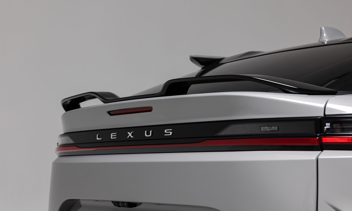 2026_Lexus_RZ_550e_09