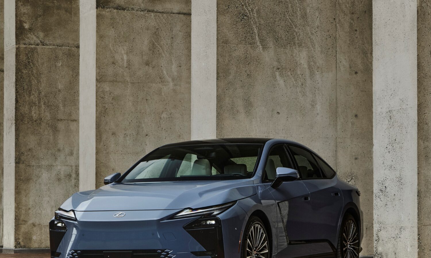 2026_Lexus_ES_350e_023