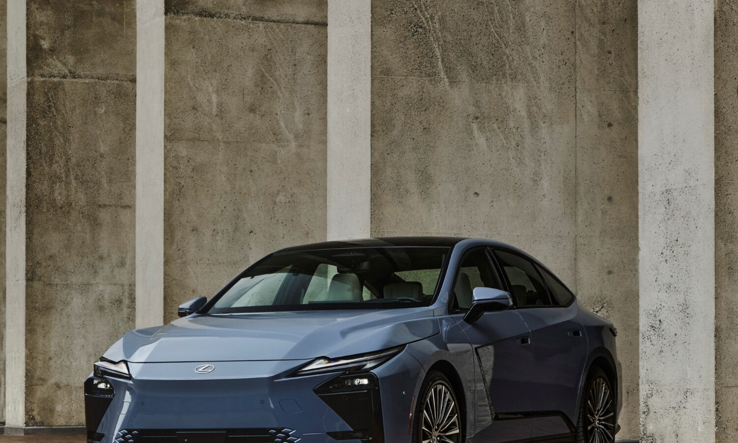 2027 LEXUS ES BATTERY-ELECTRIC MODELS RETURN WITH UP TO 307 MILES OF ...